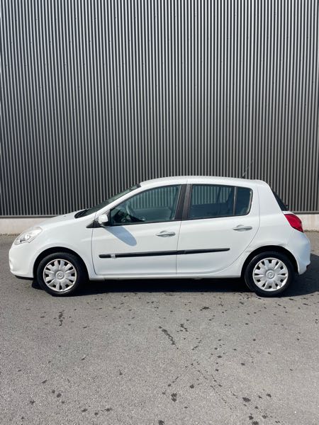Renault Clio III (2) 1.5 DCI 75 EXPRESSION CLIM 5P ECO2 EURO5