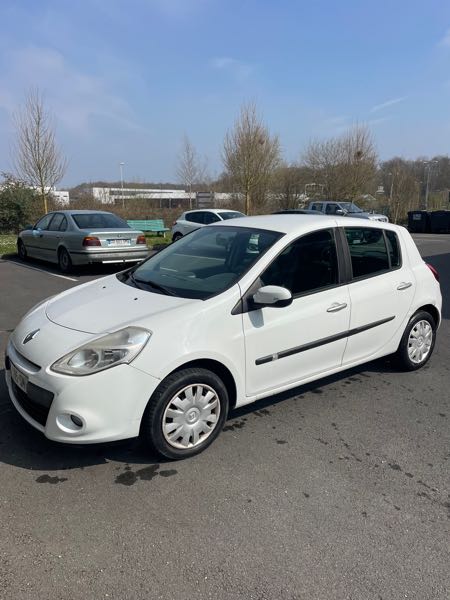 Renault Clio III (2) 1.5 DCI 75 EXPRESSION CLIM 5P ECO2 EURO5