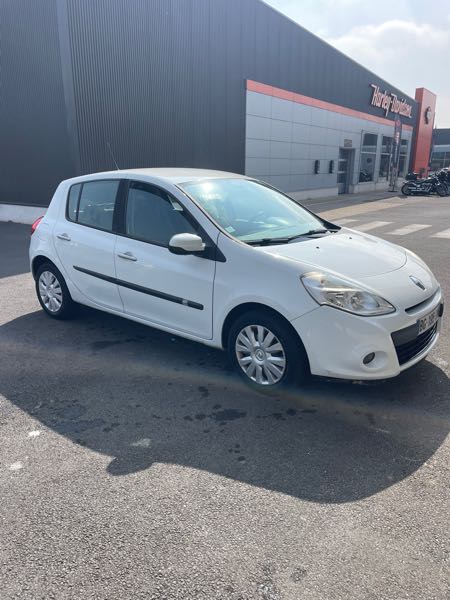 Renault Clio III (2) 1.5 DCI 75 EXPRESSION CLIM 5P ECO2 EURO5