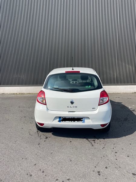 Renault Clio III (2) 1.5 DCI 75 EXPRESSION CLIM 5P ECO2 EURO5