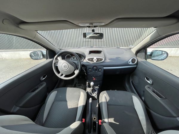 Renault Clio III (2) 1.5 DCI 75 EXPRESSION CLIM 5P ECO2 EURO5