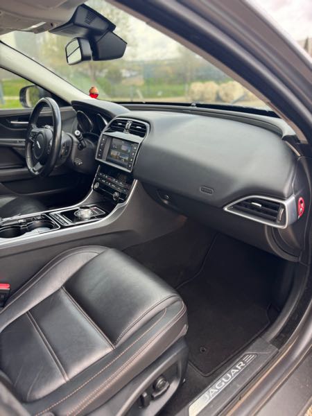 Jaguar Xe 2.0D 180 9CV PRESTIGE AUTO
