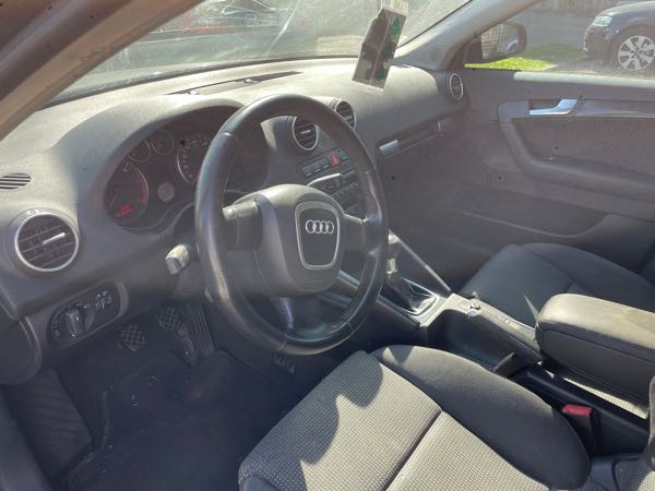 Audi A3 II (2) SPORTBACK 2.0 TDI 140 BUSINESS LINE