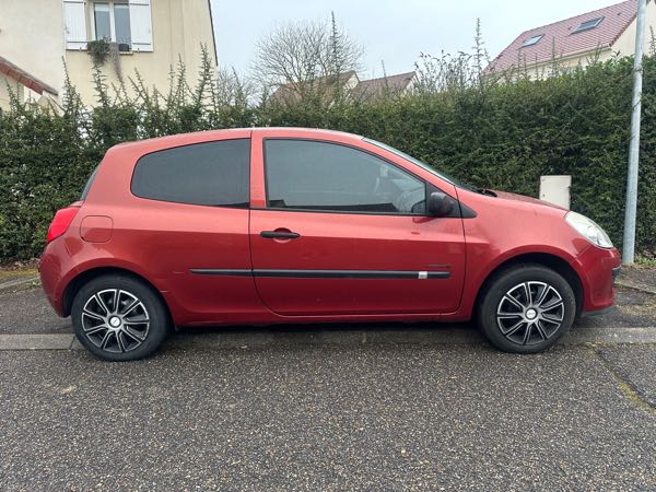 Renault Clio III (2) 1.5 DCI 70 AUTHENTIQUE 3P ECO2