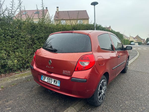 Renault Clio III (2) 1.5 DCI 70 AUTHENTIQUE 3P ECO2