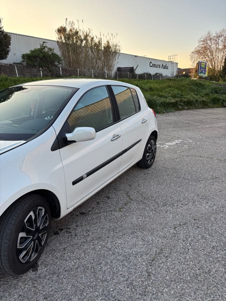 Renault Clio III 1.2 TCE 100 EXPRESSION CLIM 5P EURO5