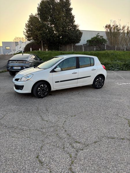 Renault Clio III 1.2 TCE 100 EXPRESSION CLIM 5P EURO5