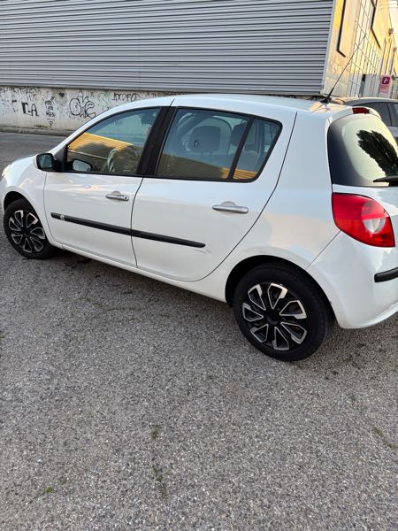 Renault Clio III 1.2 TCE 100 EXPRESSION CLIM 5P EURO5