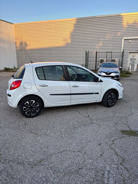 Renault Clio III 1.2 TCE 100 EXPRESSION CLIM 5P EURO5