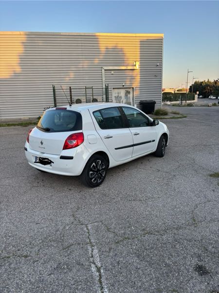 Renault Clio III 1.2 TCE 100 EXPRESSION CLIM 5P EURO5