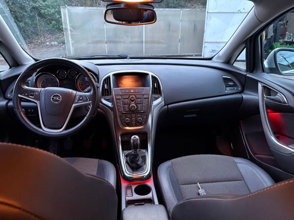 Opel Astra IV (2) SPORTS TOURER 1.7 CDTI 110 FAP ECOFLEX S/S COSMO