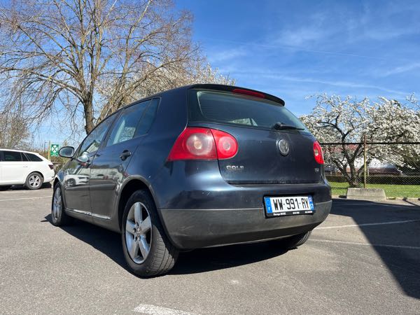 Volkswagen Golf V 1.9 TDI 105 CONFORTLINE BLUEMOTION TECHNOLOGY 5P