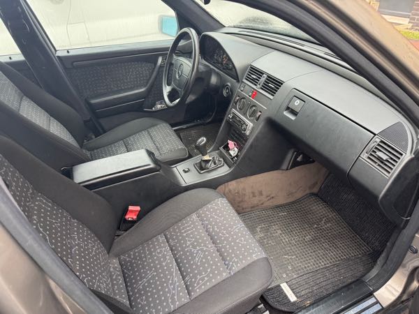 Mercedes-Benz Classe C 180 ESPRIT 9CV