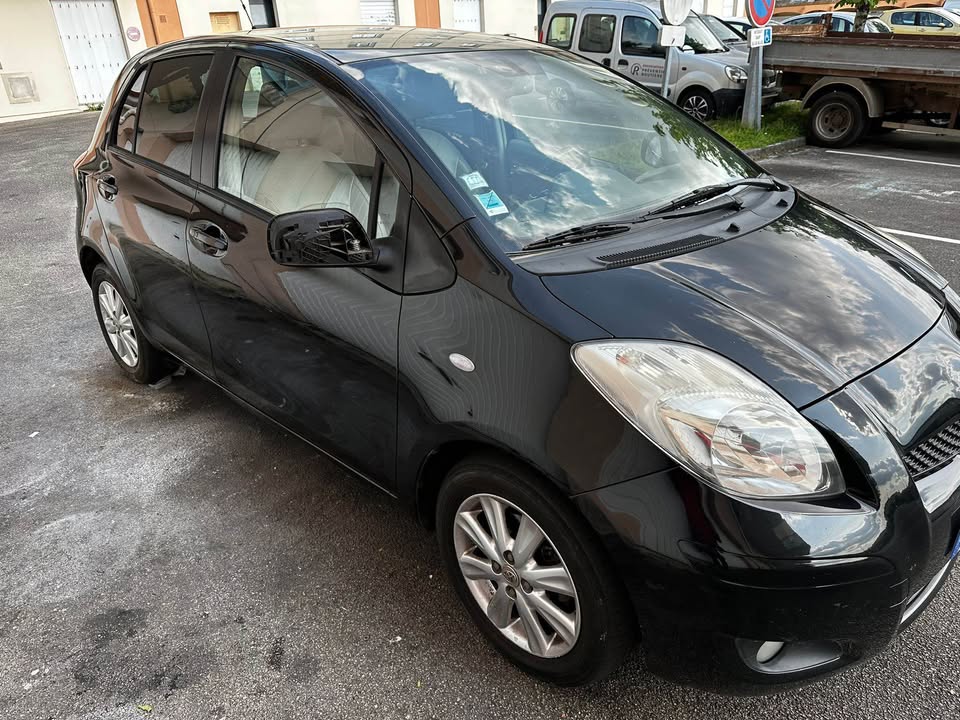Toyota Yaris II 90 D-4D SOL 5P
