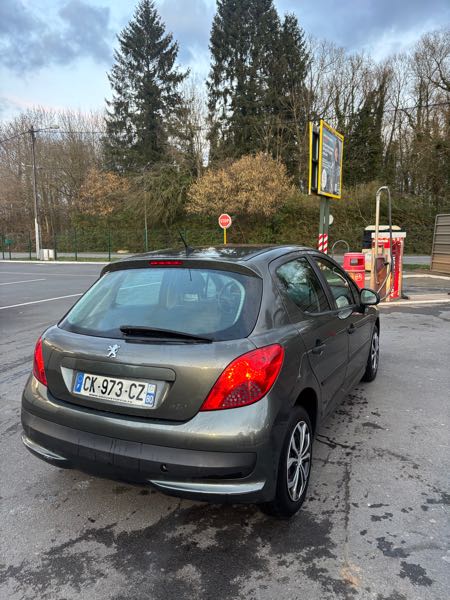 Peugeot 207 1.4 HDI 70 EXECUTIVE 5P