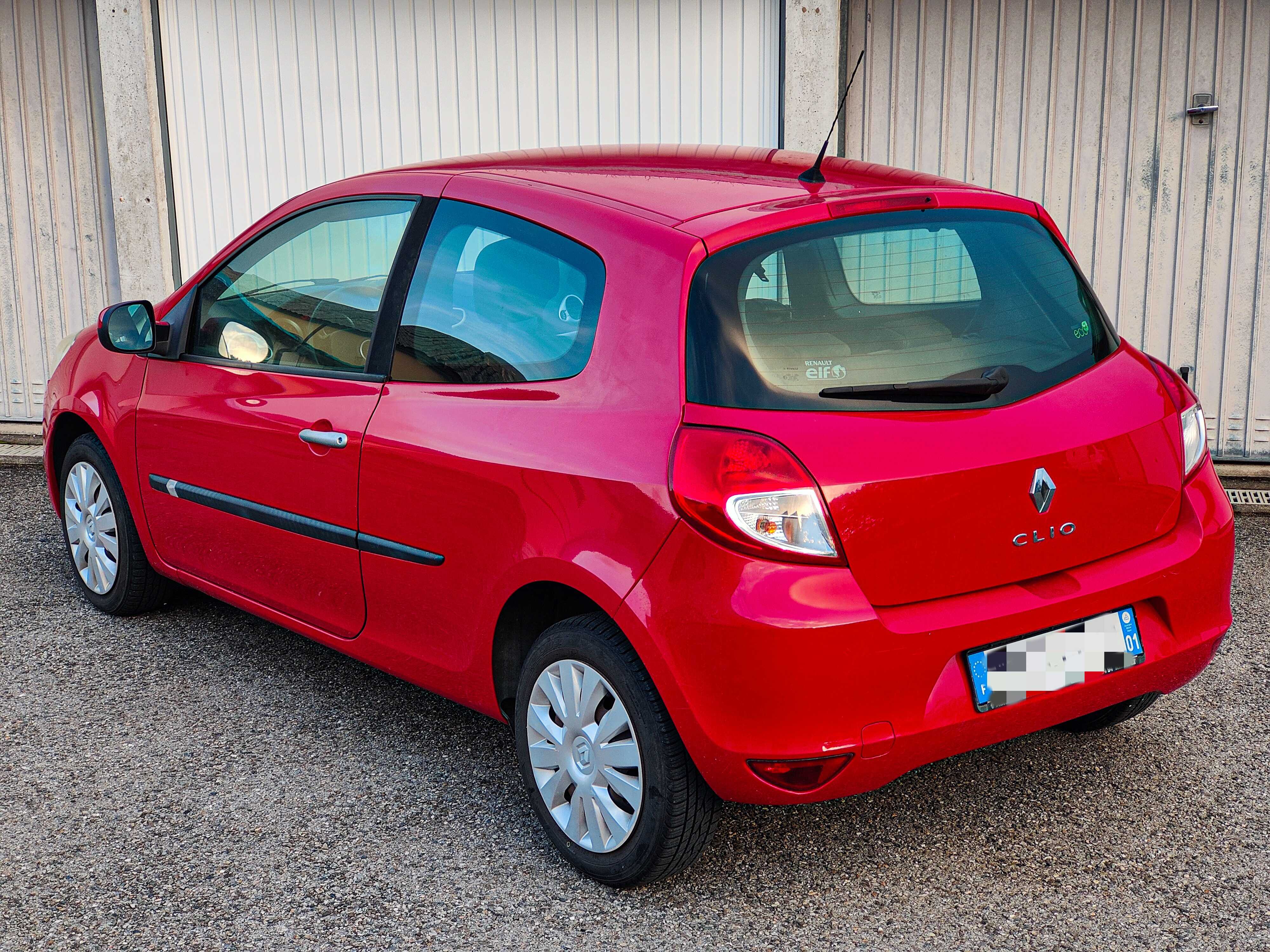Renault Clio IV 1.2 16V 75 AUTHENTIQUE