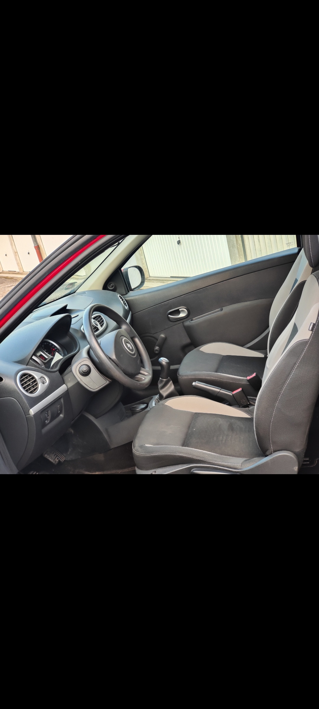 Renault Clio IV 1.2 16V 75 AUTHENTIQUE