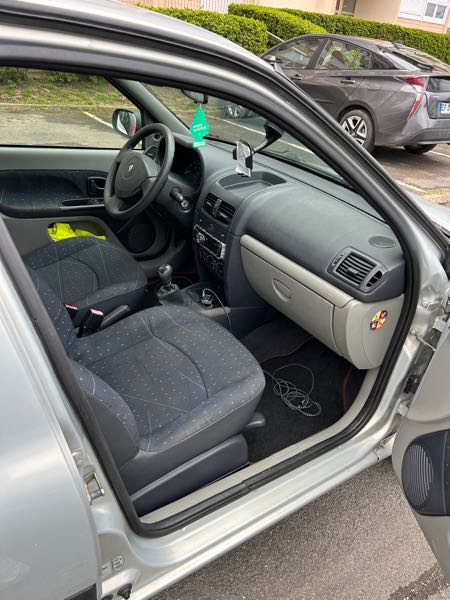 Renault Clio III 1.2 60 AUTHENTIQUE 5P