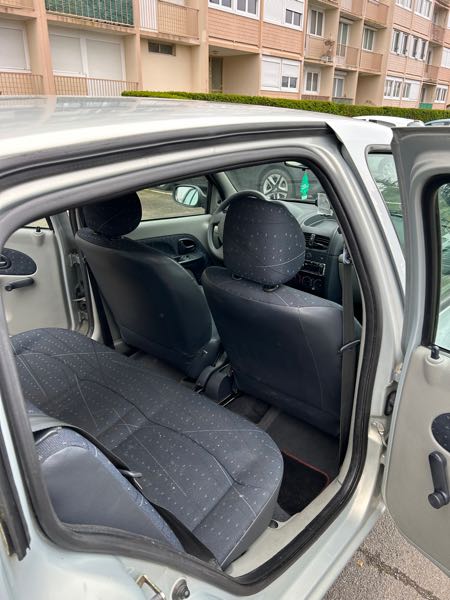 Renault Clio III 1.2 60 AUTHENTIQUE 5P