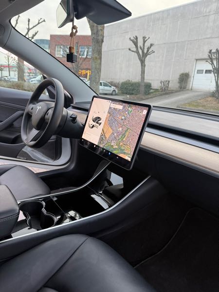Tesla Model 3 Tesla Model 3 SR+
