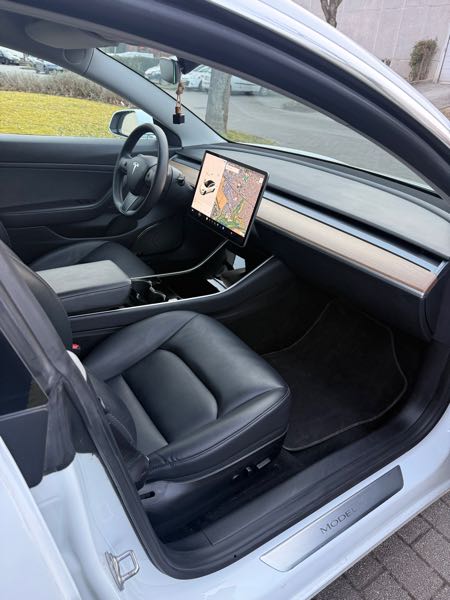 Tesla Model 3 Tesla Model 3 SR+