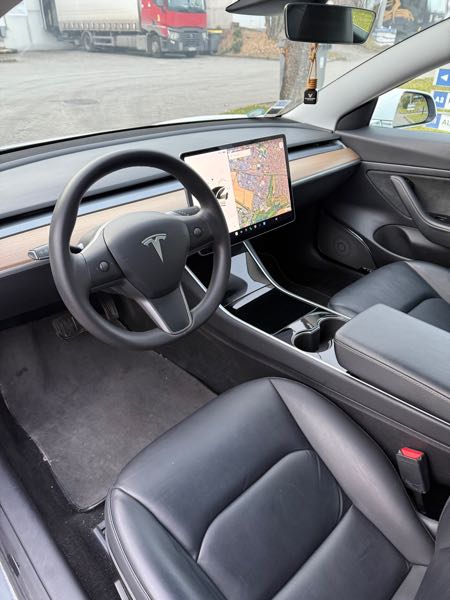 Tesla Model 3 Tesla Model 3 SR+