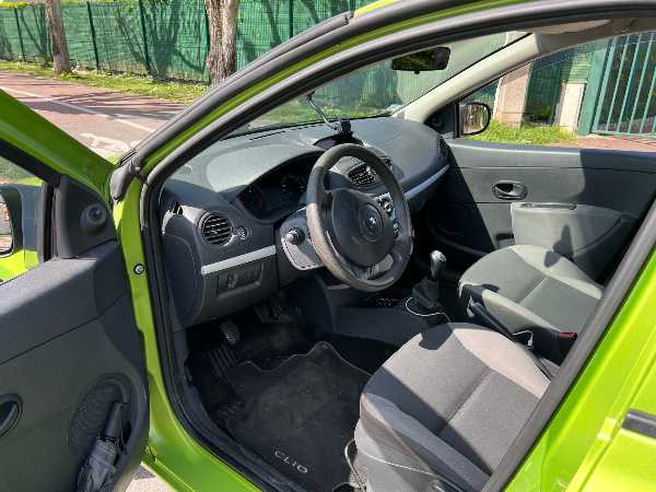 Renault Clio Renault clio 3 1.5dci 75ch 2011