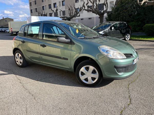 Renault Clio III (2) 1.5 DCI 90 NIGHT&amp;DAY 5P ECO2