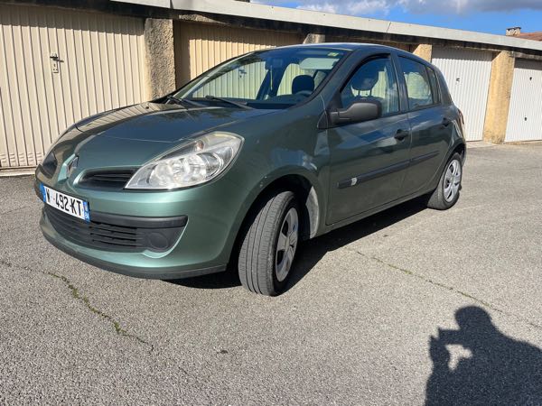 Renault Clio III (2) 1.5 DCI 90 NIGHT&amp;DAY 5P ECO2