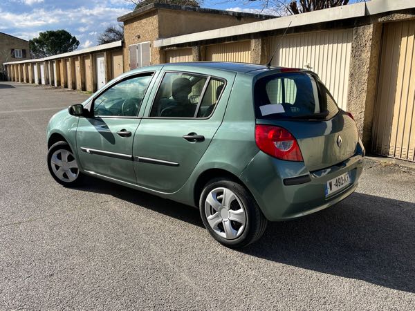 Renault Clio III (2) 1.5 DCI 90 NIGHT&amp;DAY 5P ECO2
