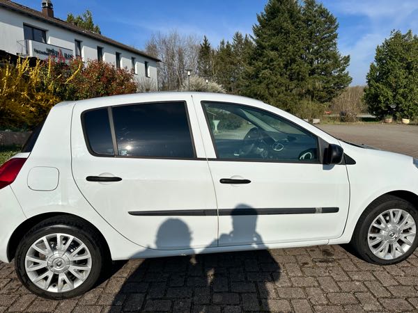 Renault Clio III (2) 1.2 75 YAHOO! 5P