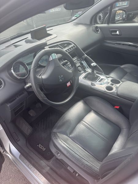 Peugeot 3008 Peugeot 3008 1l6 hdi 112cv édition féline