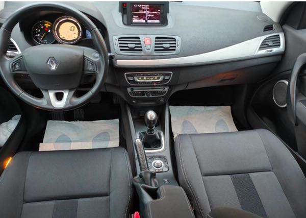 Renault Megane III ESTATE 1.5 DCI 110 FAP CARMINAT TOMTOM EURO5