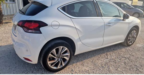 Citroen Ds4 1.6l hdi 115ch pack sochic 2013