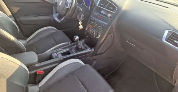 Citroen Ds4 1.6l hdi 115ch pack sochic 2013