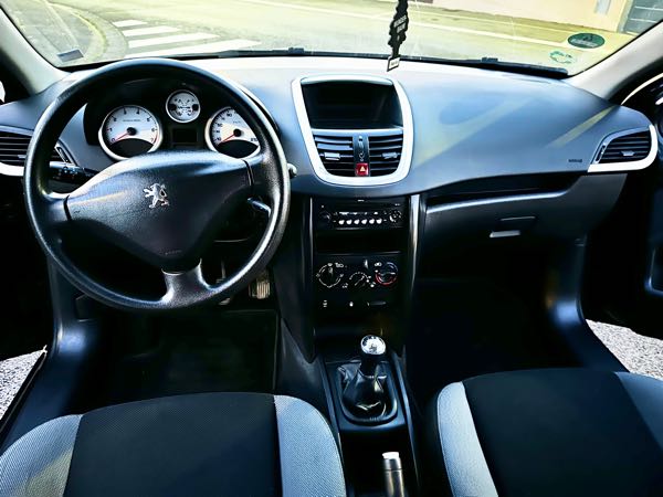 Peugeot 207 (2) 1.4 VTI 95 URBAN MOVE 5P