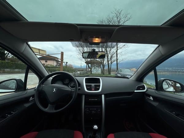 Peugeot 207 1.4 HDI 70 EXECUTIVE 5P
