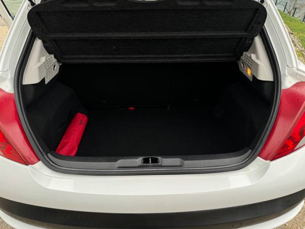 Peugeot 207 1.4 HDI 70 EXECUTIVE 5P