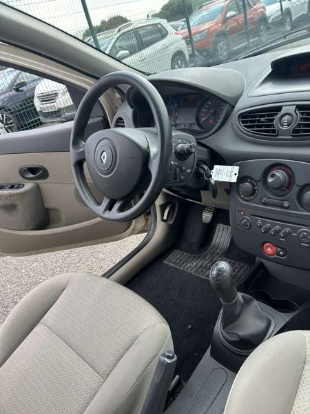 Renault Clio CLIO III (2) 1.5 DCI 70 CV
