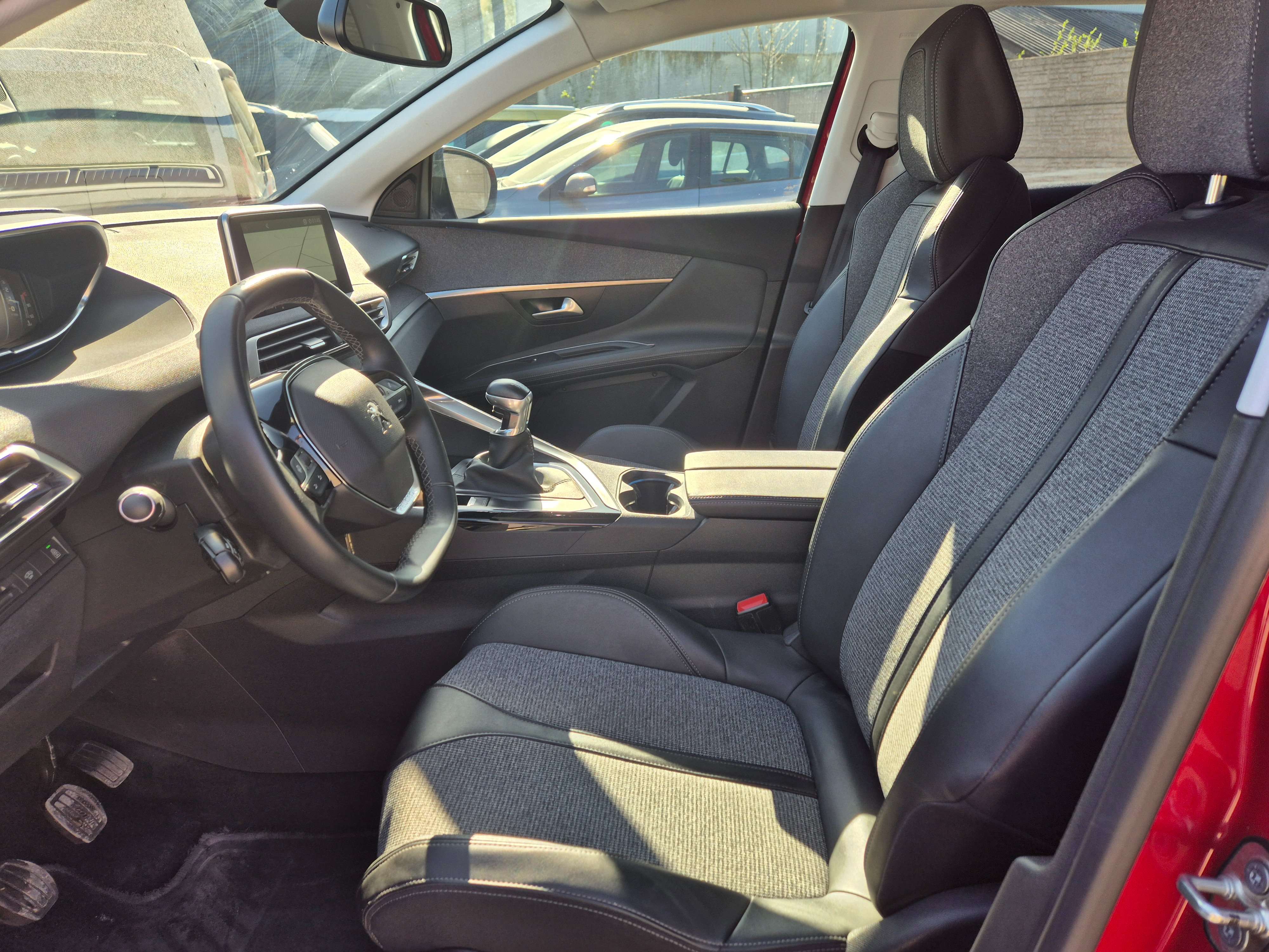 Peugeot 3008 1.2  Access // FULL CARNET/CARPLAY/CAMERA/GARANTIE