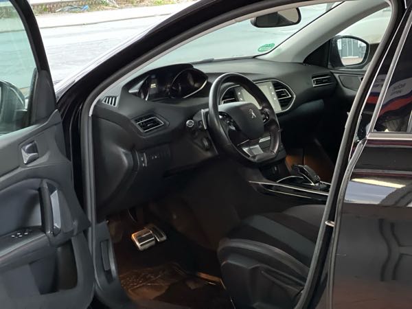 Peugeot 308 II (2) 1.5 BLUEHDI 130 S&amp;S 7CV TECH EDITION EAT8
