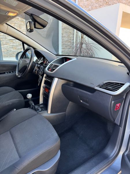 Peugeot 207 PEUGEOT 207 PREMIUM 1,6Hdi 90ch
