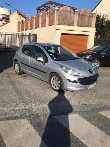 Peugeot 207 1.4 75 EXECUTIVE 5P