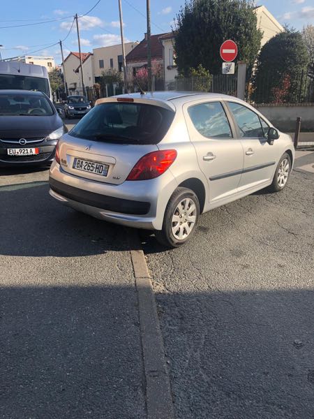 Peugeot 207 1.4 75 EXECUTIVE 5P