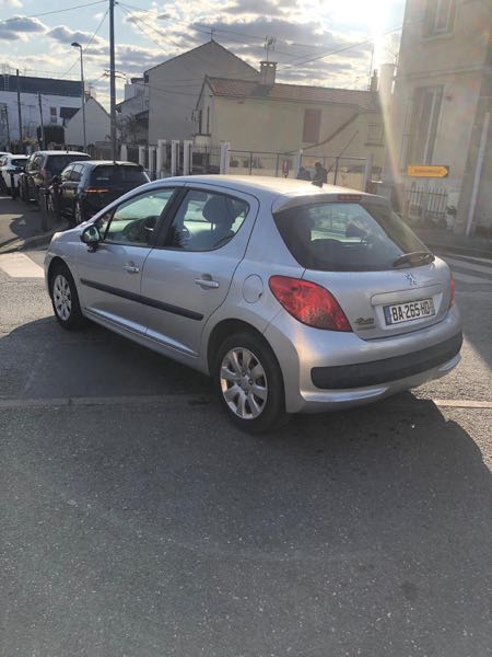 Peugeot 207 1.4 75 EXECUTIVE 5P