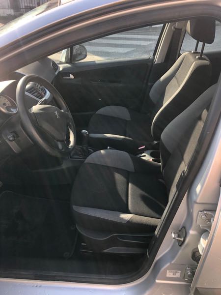 Peugeot 207 1.4 75 EXECUTIVE 5P