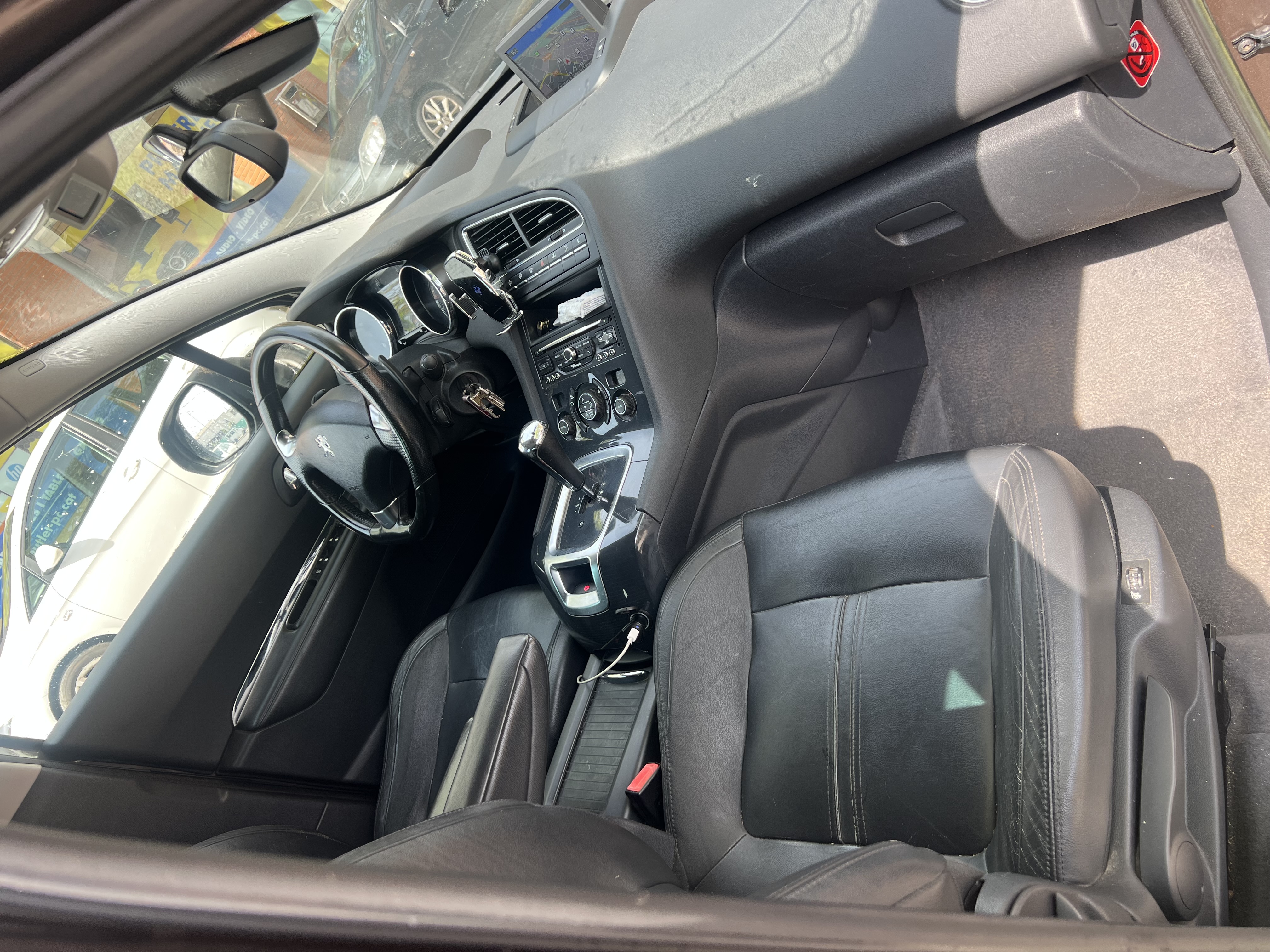 Peugeot 5008 1.6 E-HDI 115 FAP BUSINESS PACK ALU ETG6 7PL