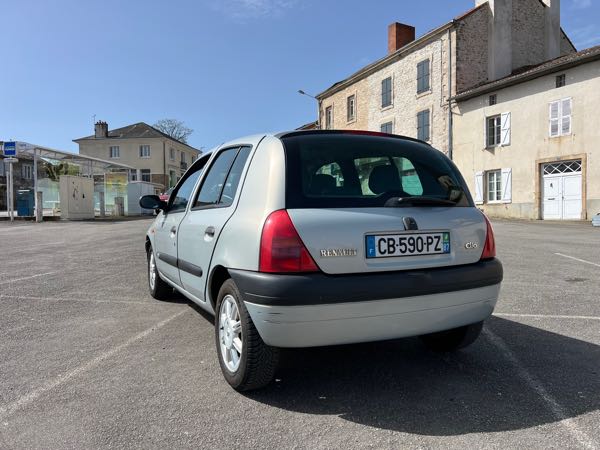 Renault Clio CLIO 2 1.6 INITIALE Paris (embrayage neuf, distribution neuf