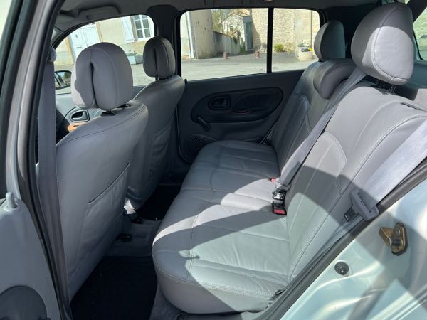 Renault Clio CLIO 2 1.6 INITIALE Paris (embrayage neuf, distribution neuf
