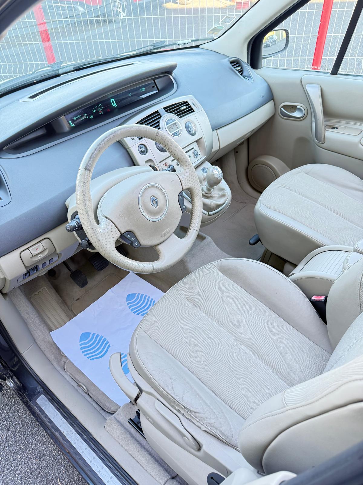 Renault Grand Scenic II (2) 1.9 DCI 130 PRIVILEGE 5PL